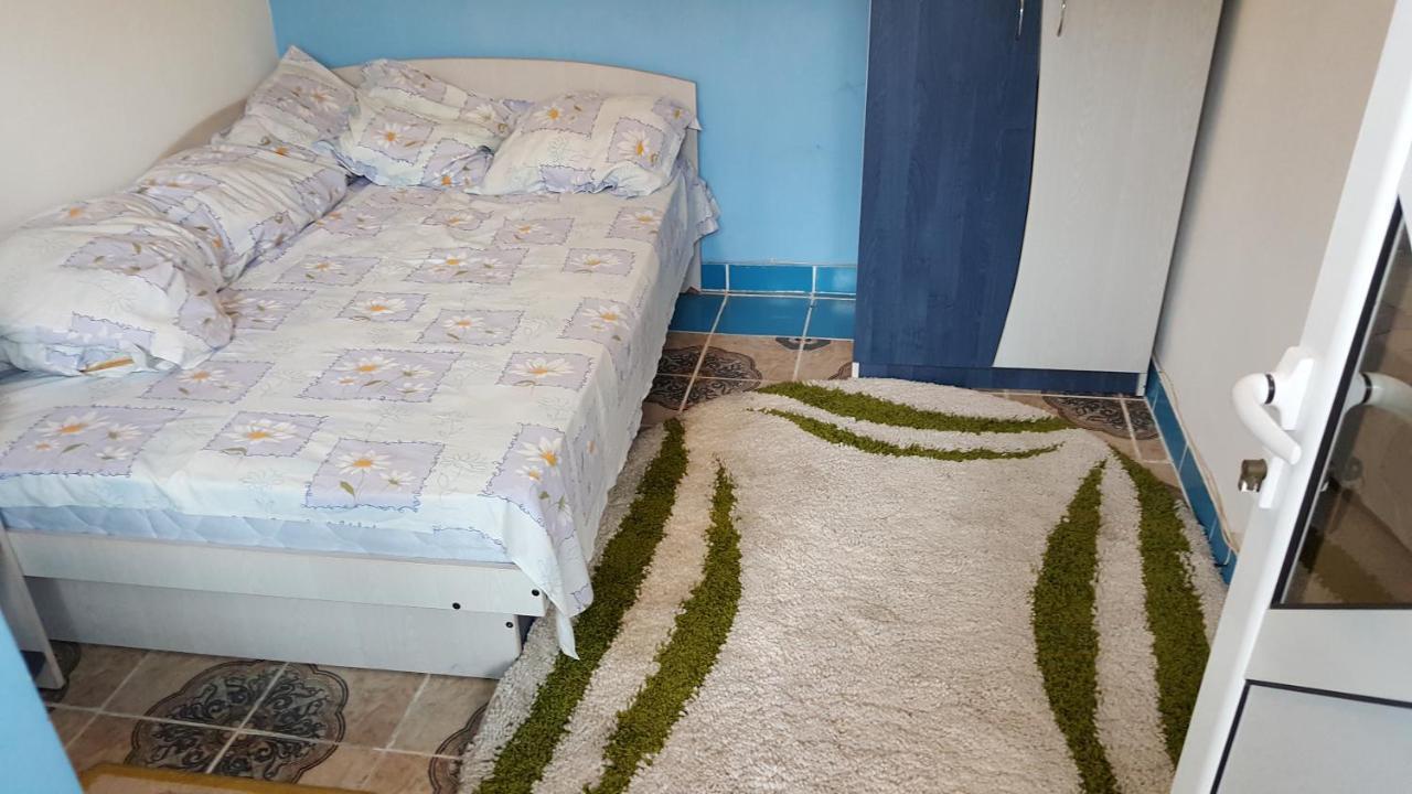 Casele Lena Acomodação com café da manhã Aldesti  Exterior foto